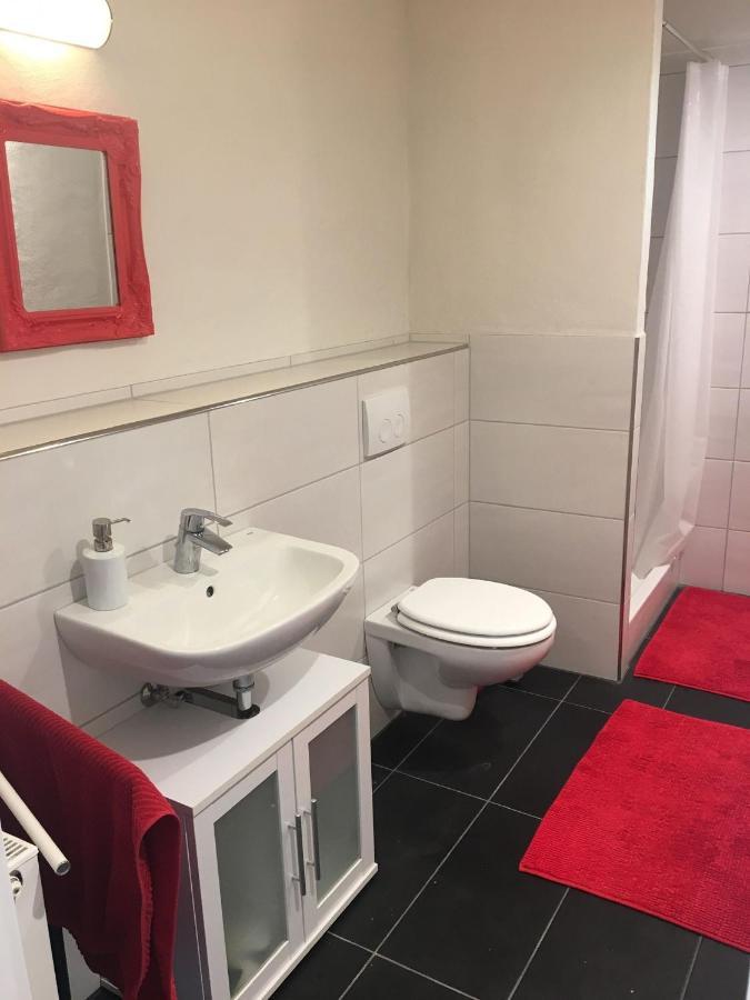 Mayen, Im Mohren, Privatzimmer Nr2, Waldrand, Nahe Nurburgring & Burg Eltz, Gemeinschaftsbad Bagian luar foto