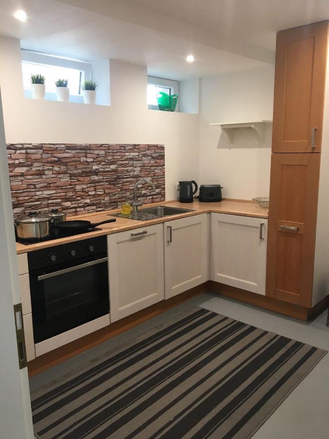 Mayen, Im Mohren, Privatzimmer Nr2, Waldrand, Nahe Nurburgring & Burg Eltz, Gemeinschaftsbad Bagian luar foto